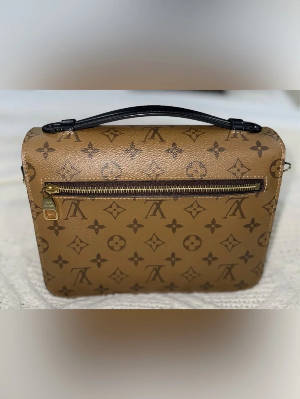 Louis Vuitton Pochette Métis (Monogram Reverse)